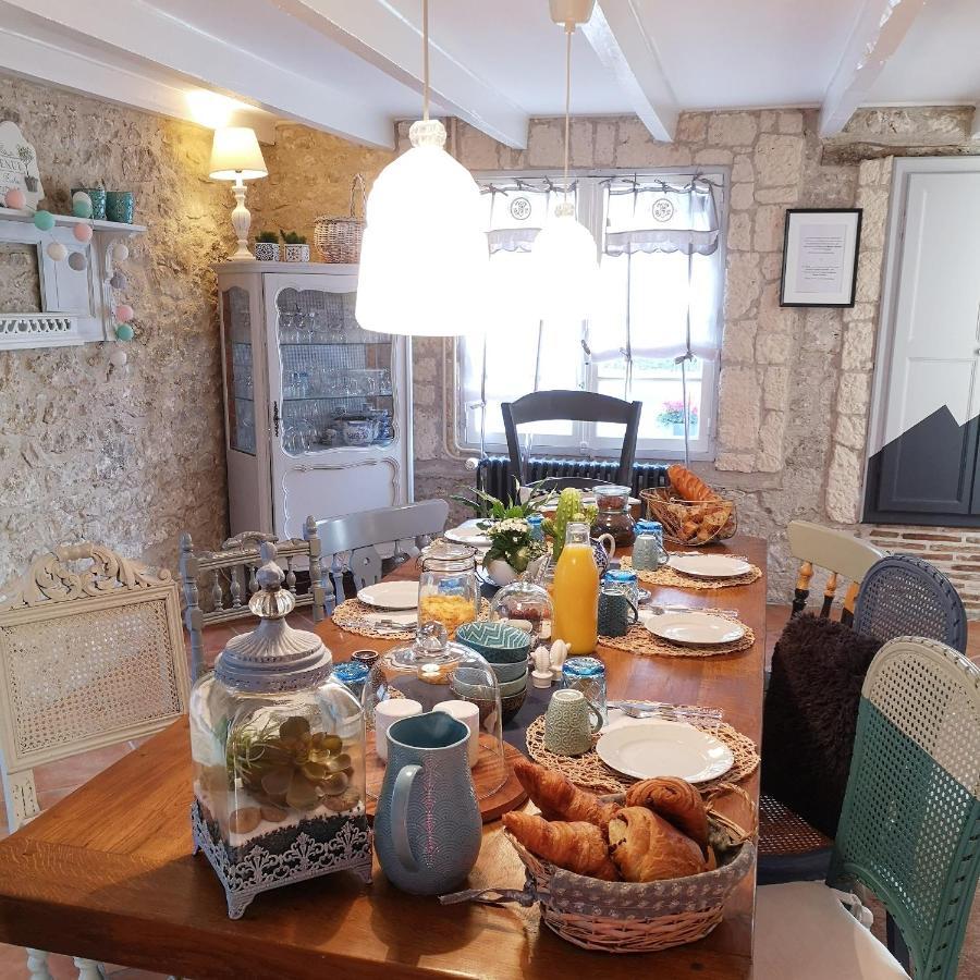 Bed and Breakfast Aux Champés Saussignac Esterno foto